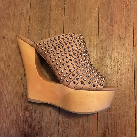 Studded wedges - Picture 3 of 3